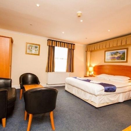 Chesters Hotel & Restaurant Salford  Extérieur photo